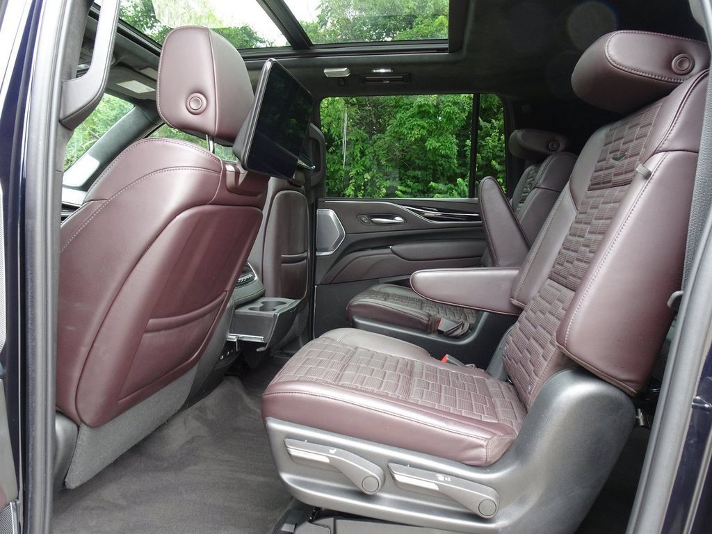 Certified 2023 Cadillac Escalade ESV Sport Platinum w/ LPO, ONYX Package AWD/4WD image 13