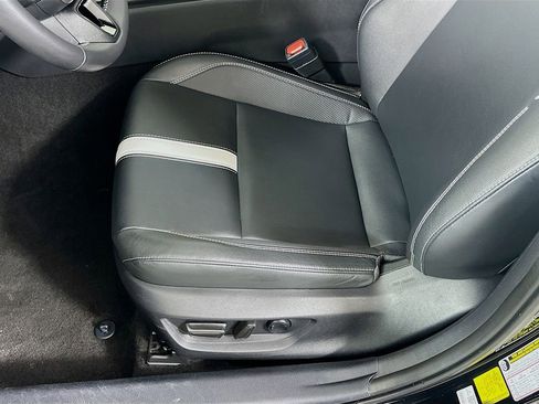 Used 2025 Toyota Camry SE FWD image 20