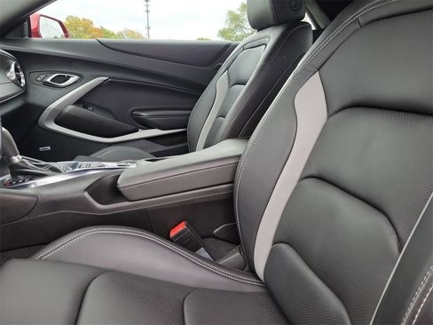 Used 2023 Chevrolet Camaro LT w/ Technology Package image 14