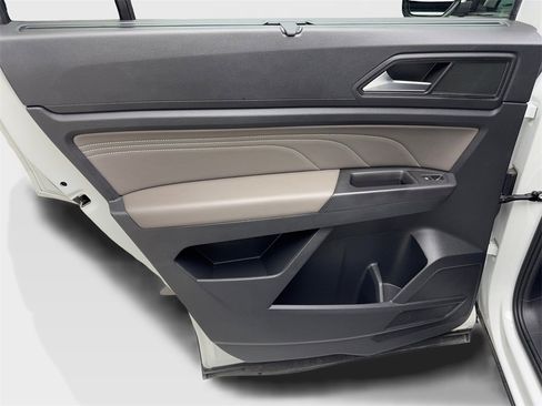 Used 2023 Volkswagen Atlas SE w/ Panoramic Sunroof Package image 37