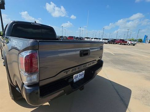 Used 2020 Toyota Tacoma TRD Off-Road w/ Advanced Technology Package AWD/4WD image 9