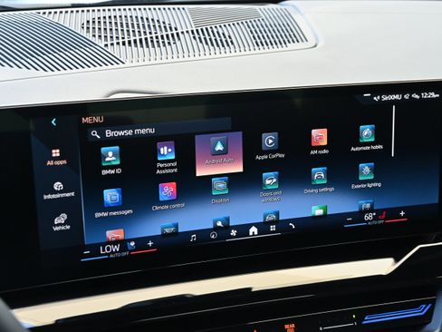 Used 2025 BMW 530i w/ Premium Package RWD image 20