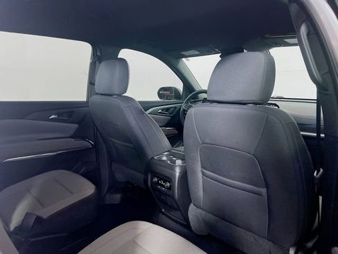 Used 2025 Chevrolet Traverse LT w/ LPO, Floor Liner Package image 9