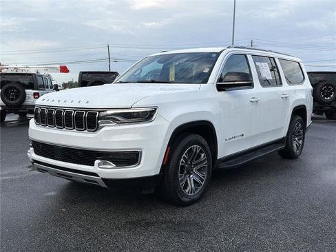 Used 2024 Jeep Wagoneer L Series II RWD image 2