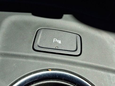 Used 2023 Chevrolet Equinox LT AWD/4WD image 24