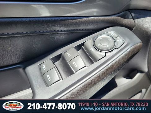 Used 2023 Chevrolet Traverse LT FWD image 20