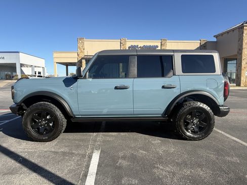 Used 2022 Ford Bronco Black Diamond image 4