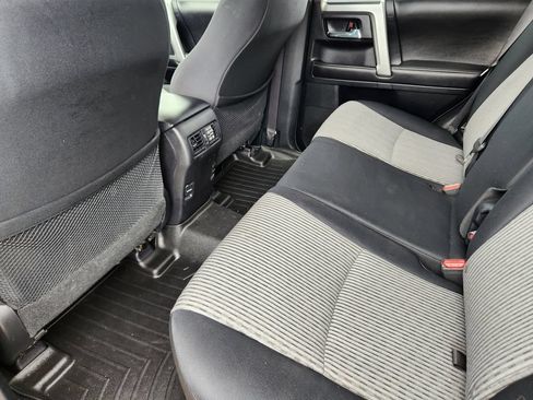 Used 2016 Toyota 4Runner SR5 AWD/4WD image 9