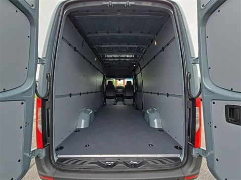 New 2025 Mercedes-Benz Sprinter 2500 image 9