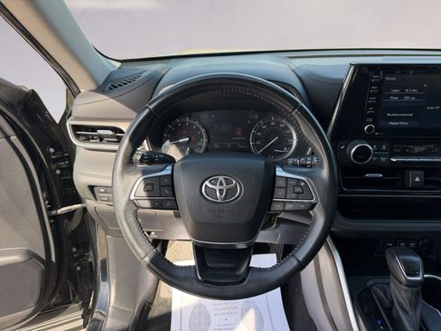 Used 2021 Toyota Highlander XLE image 12