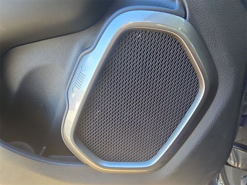 Used 2018 Jeep Renegade Limited image 25