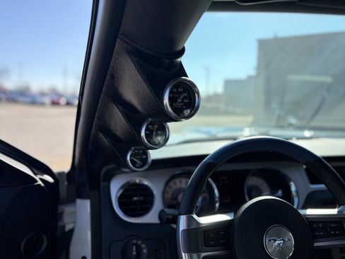 Used 2011 Ford Mustang GT Premium image 27