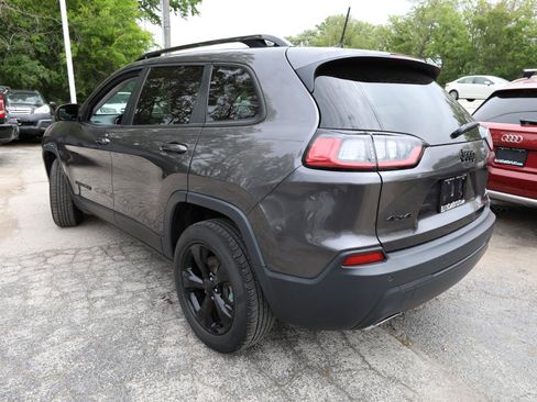 Used 2019 Jeep Cherokee Latitude Plus AWD/4WD image 9
