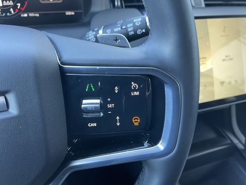 Used 2024 Land Rover Discovery Sport S image 22