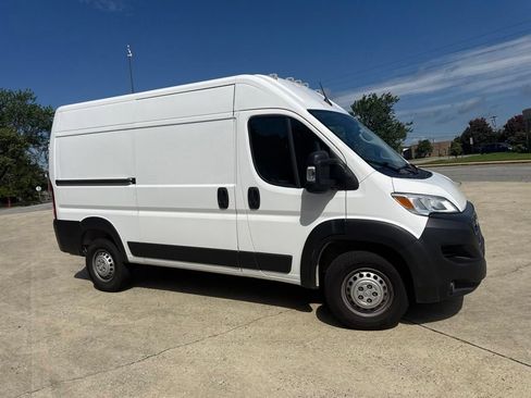 Used 2025 RAM ProMaster 2500 w/ Convenience Group FWD image 11