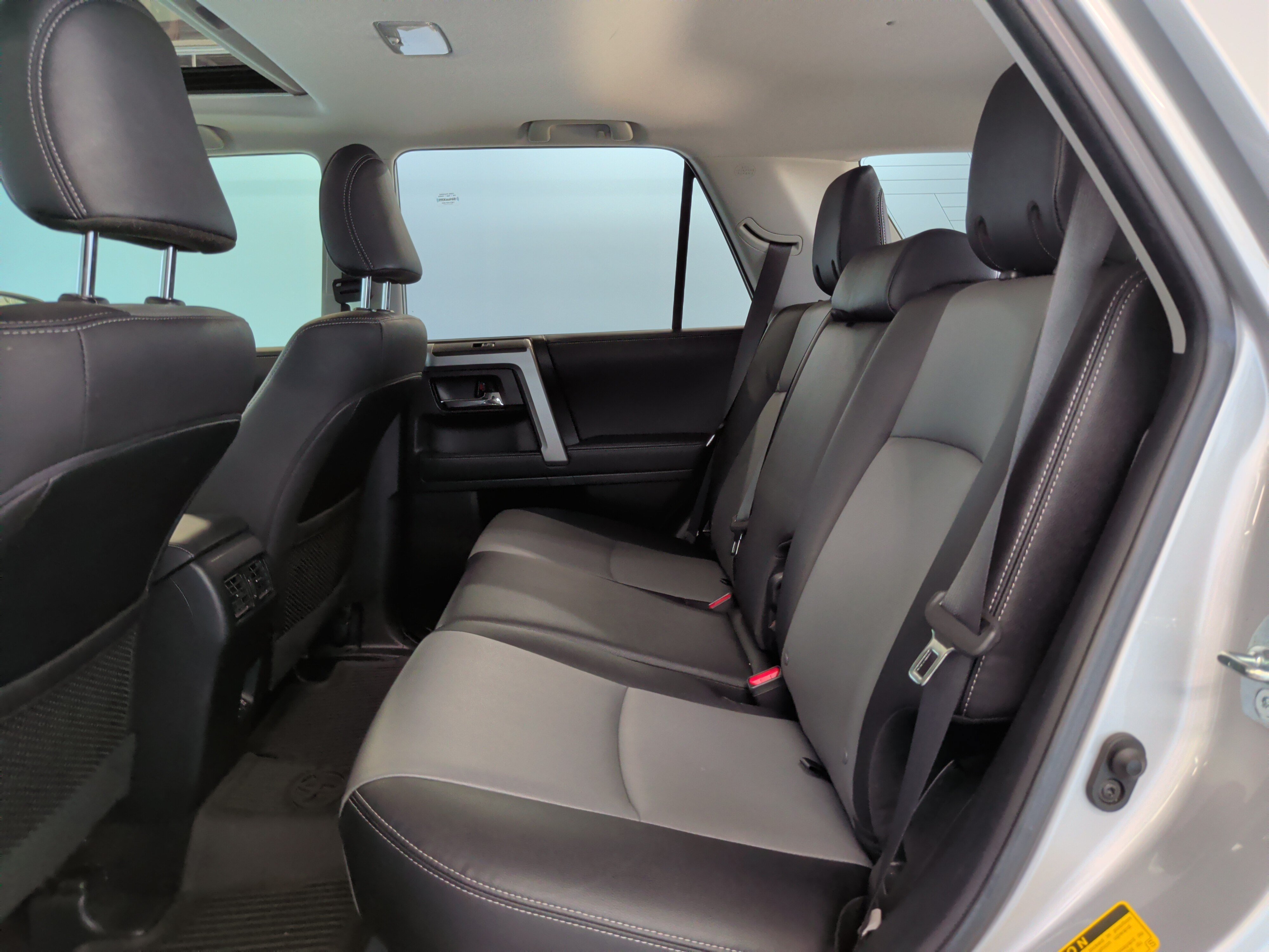 Used 2022 Toyota 4Runner SR5 Premium w/ Moonroof Package AWD/4WD image 31