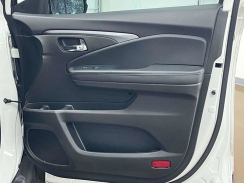 Used 2022 Honda Pilot Sport image 32