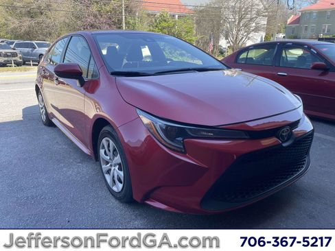 Used 2021 Toyota Corolla LE image 1