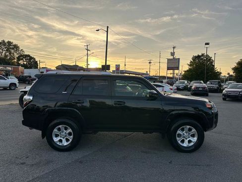 Used 2015 Toyota 4Runner SR5 AWD/4WD image 4