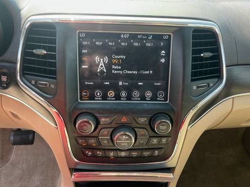 Used 2018 Jeep Grand Cherokee Overland RWD image 22