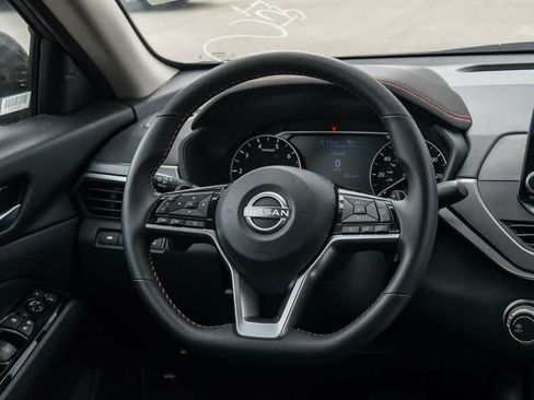 Used 2025 Nissan Altima 2.5 SR AWD/4WD image 15