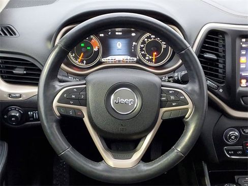 Used 2016 Jeep Cherokee Limited image 35