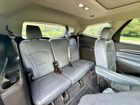Used 2019 Buick Enclave Essence AWD/4WD image 15