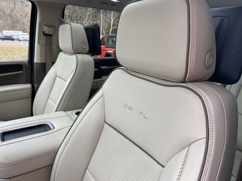 Used 2021 GMC Yukon Denali w/ Denali Premium Package image 26