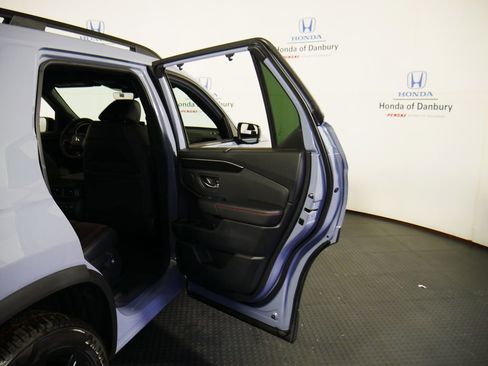 New 2025 Honda Pilot Black Edition image 6
