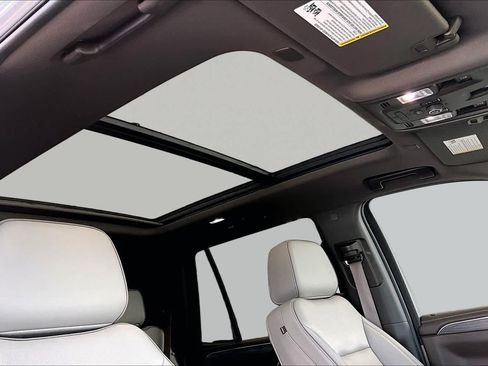Used 2021 GMC Yukon SLT w/ SLT Premium Package AWD/4WD image 13