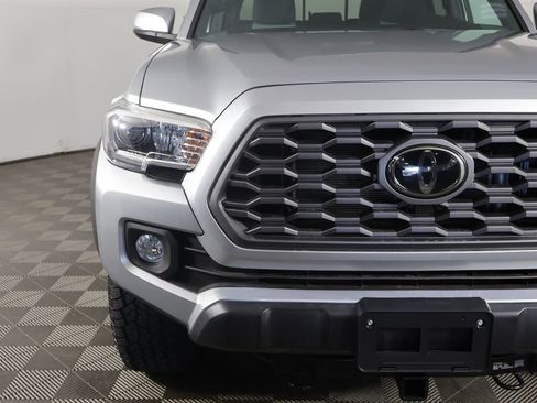 Used 2022 Toyota Tacoma TRD Off-Road AWD/4WD image 10