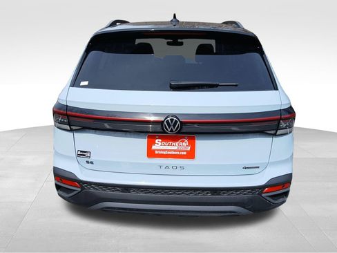New 2026 Volkswagen Taos SE image 4
