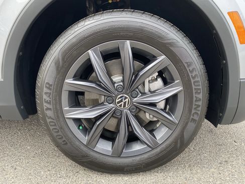 Certified 2023 Volkswagen Tiguan SE w/ Panoramic Sunroof Package FWD image 11
