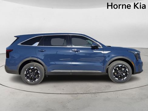 New 2025 Kia Sorento S image 3