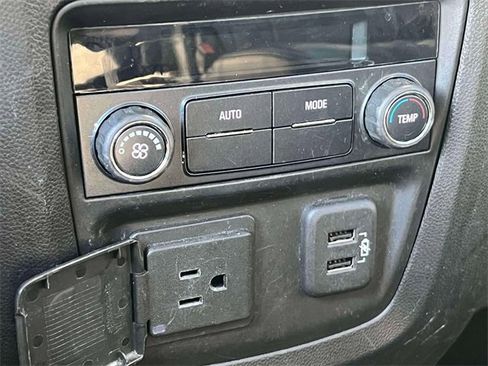 Used 2018 Buick Enclave Essence image 8