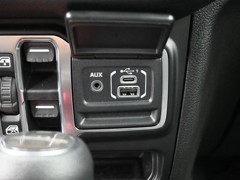 New 2026 Jeep Gladiator Sport AWD/4WD image 9