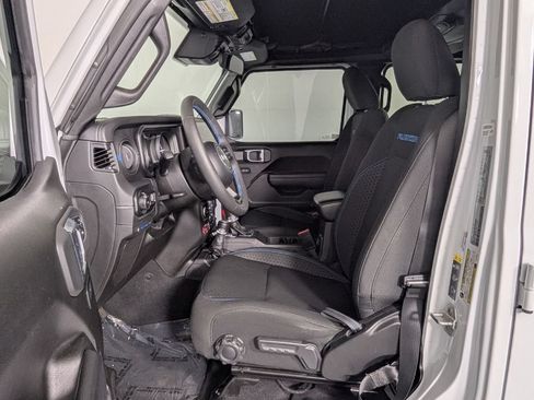 Used 2024 Jeep Wrangler Unlimited Rubicon 4xe AWD/4WD image 13