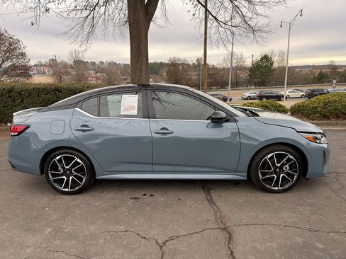 Used 2024 Nissan Sentra SR w/ SR Premium Package image 8