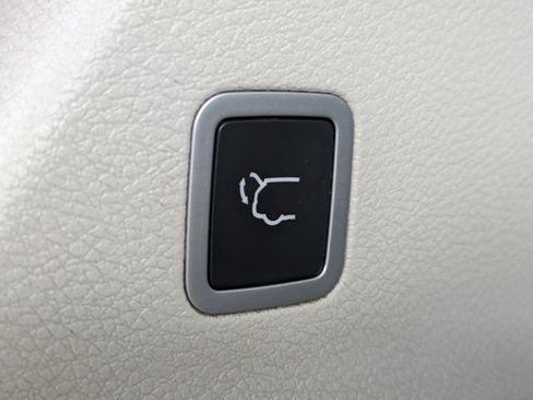 Used 2018 Chrysler Pacifica Limited w/ Advanced Safetytec Group FWD image 9