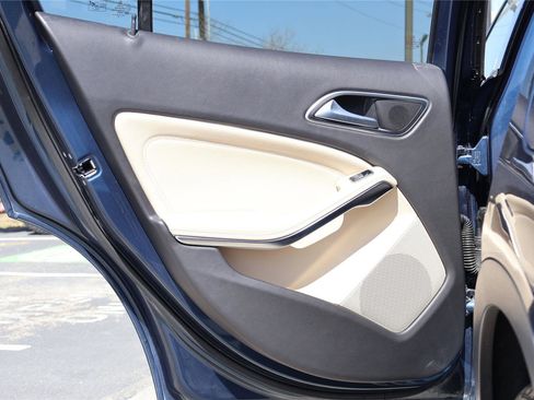 Used 2020 Mercedes-Benz GLA 250 4MATIC image 30