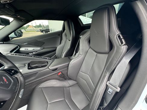 Used 2023 Chevrolet Corvette Z06 RWD image 11