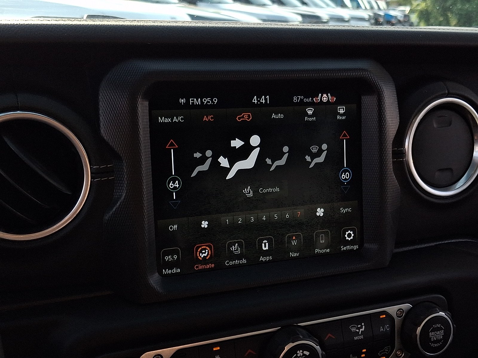 Used 2020 Jeep Wrangler Unlimited Sahara AWD/4WD image 16