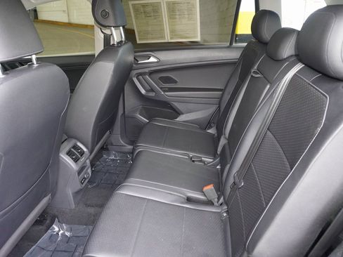 Used 2020 Volkswagen Tiguan SE w/ 3rd Row Seat Package image 10