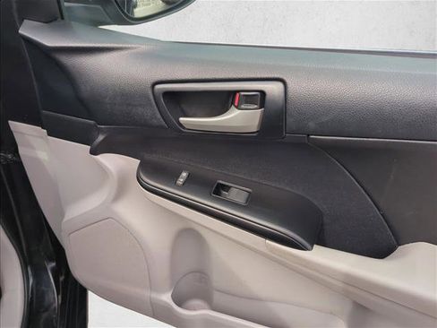 Used 2013 Toyota Camry LE FWD image 27