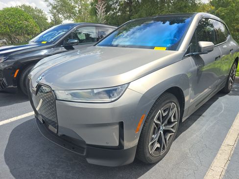 Used 2024 BMW iX xDrive50 AWD/4WD image 3