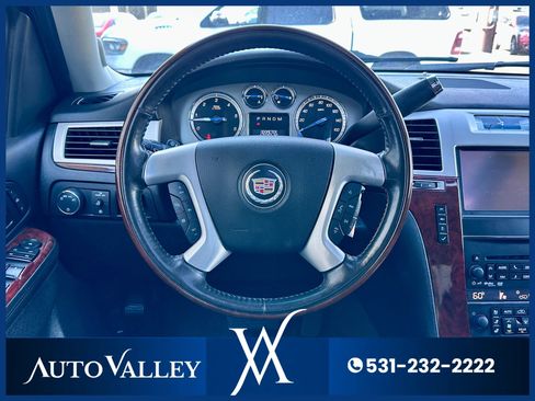 Used 2011 Cadillac Escalade ESV Premium image 32