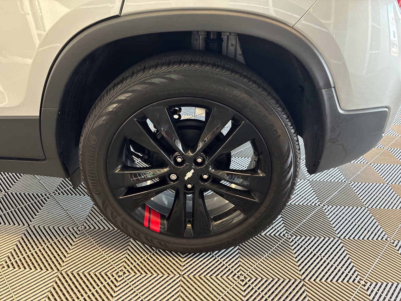 Used 2018 Chevrolet Trax LT w/ Sun & Sound Package FWD image 9