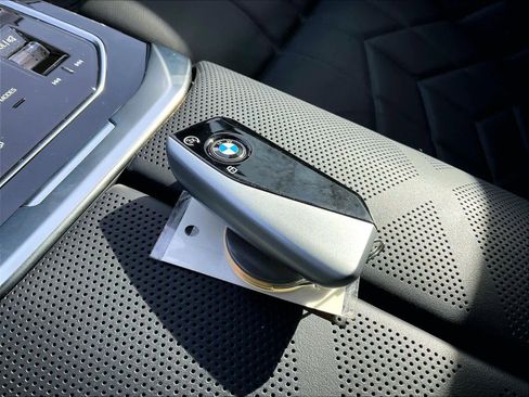 Used 2025 BMW 750e xDrive image 13