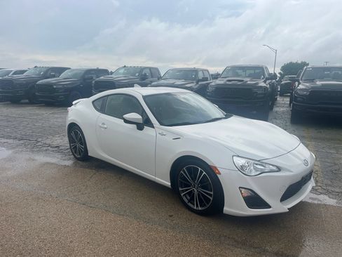 Used 2015 Scion FR-S RWD image 4