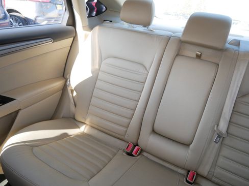 Used 2016 Ford Fusion SE image 12